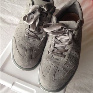 UGG Sneakers 9.5